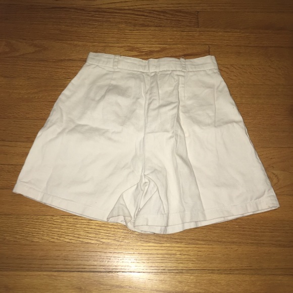 WHITE SHORTS/SKIRT. SKORT WITH BUTTONS - Picture 3 of 8